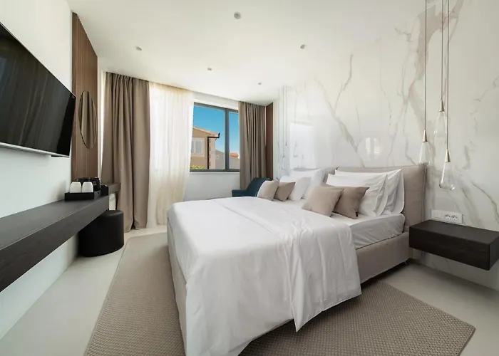 فيلة Superb Meliora بودْسْتغانا